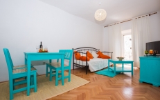 Apartment Romance Chic I